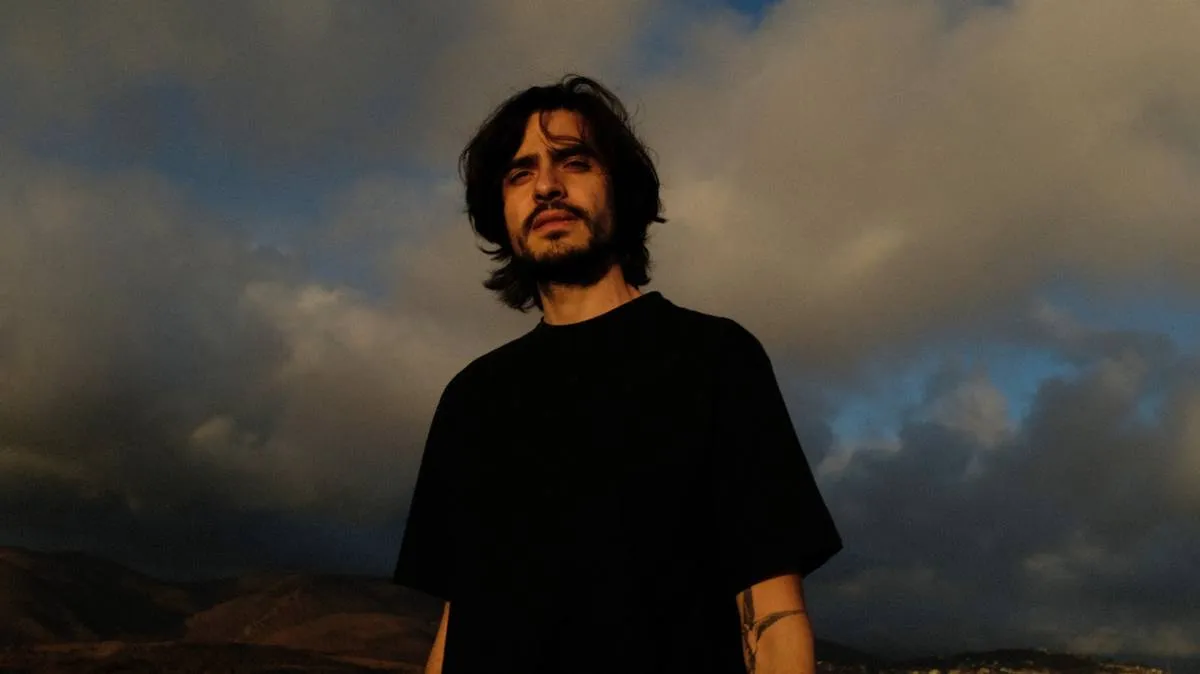 Yago experimenta sonidos con primer álbum solista