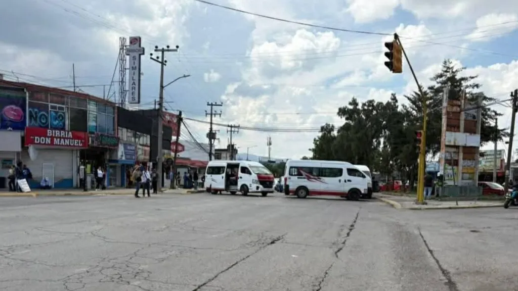 Cuautitlán Izcalli en caos vial por bloqueos de transportistas de Izgasa
