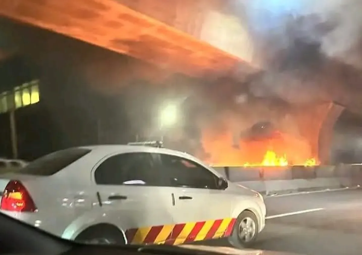 Naucalpan: Fuerte incendio de pasto afecta a automovilistas en Periférico