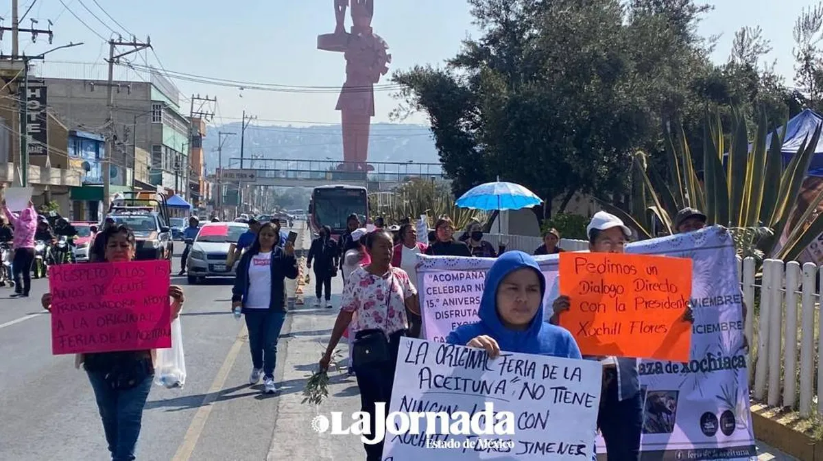 Productores de aceituna bloquean Av. Bordo de Xochiaca