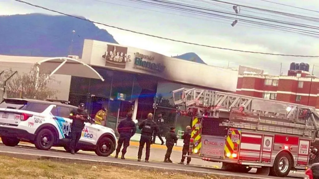 Incendios en dos Banco del Bienestar y vehículos en Tecámac y Axapusco [VIDEO]