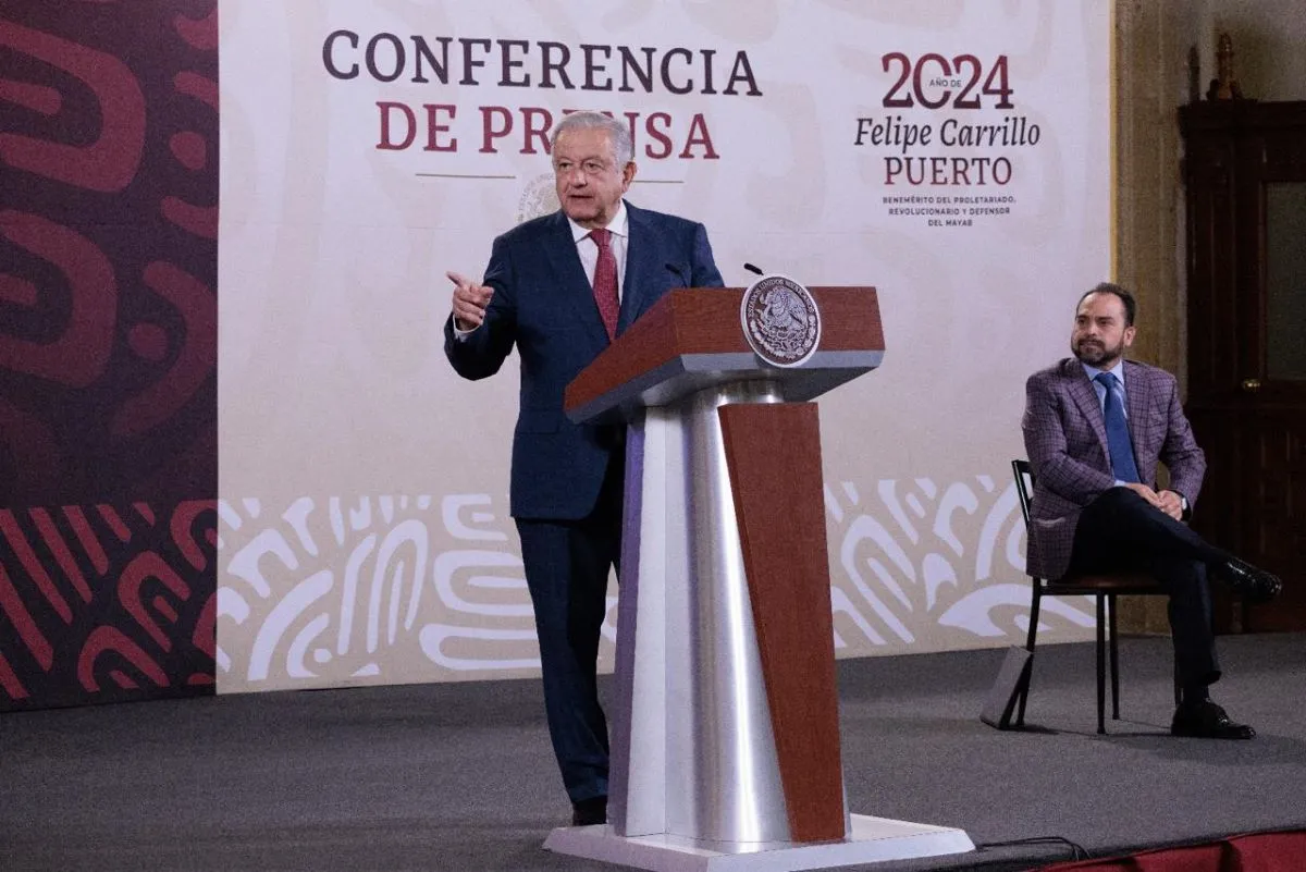 El Presidente Andrés Manuel López Obrador explicó que una empresa particular del aeropuerto mexiquense tiene el 49 por ciento de las acciones y es a ella a quien se le pretende comprarle para que se convierta en público. Foto: Presidencia