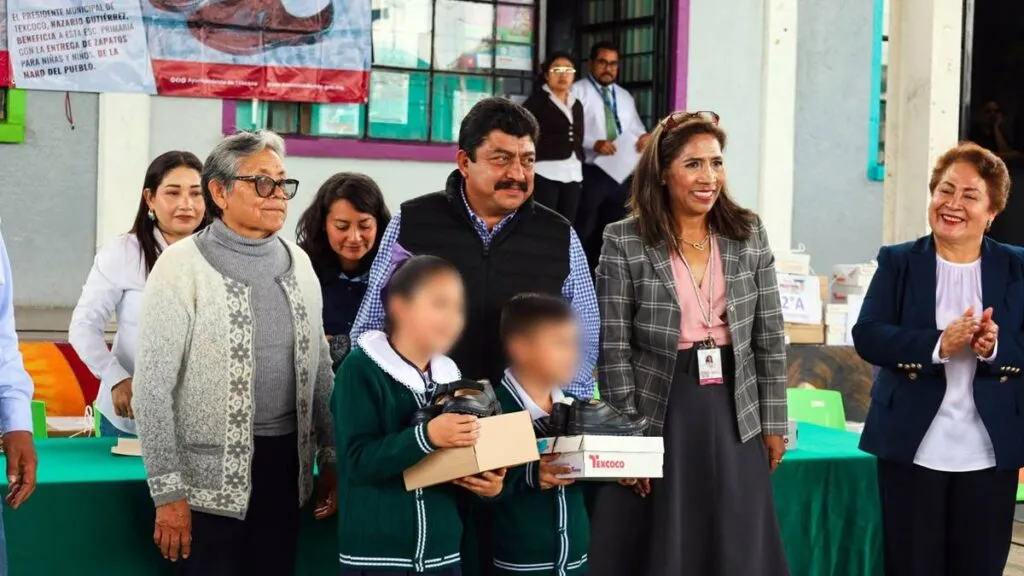 Texcoco entrega 28 mil pares de zapatos a estudiantes de escuelas primarias públicas