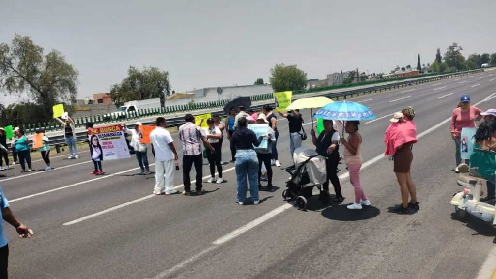 Bloqueo en la México-Pachuca por adolescente desaparecida en Tecámac