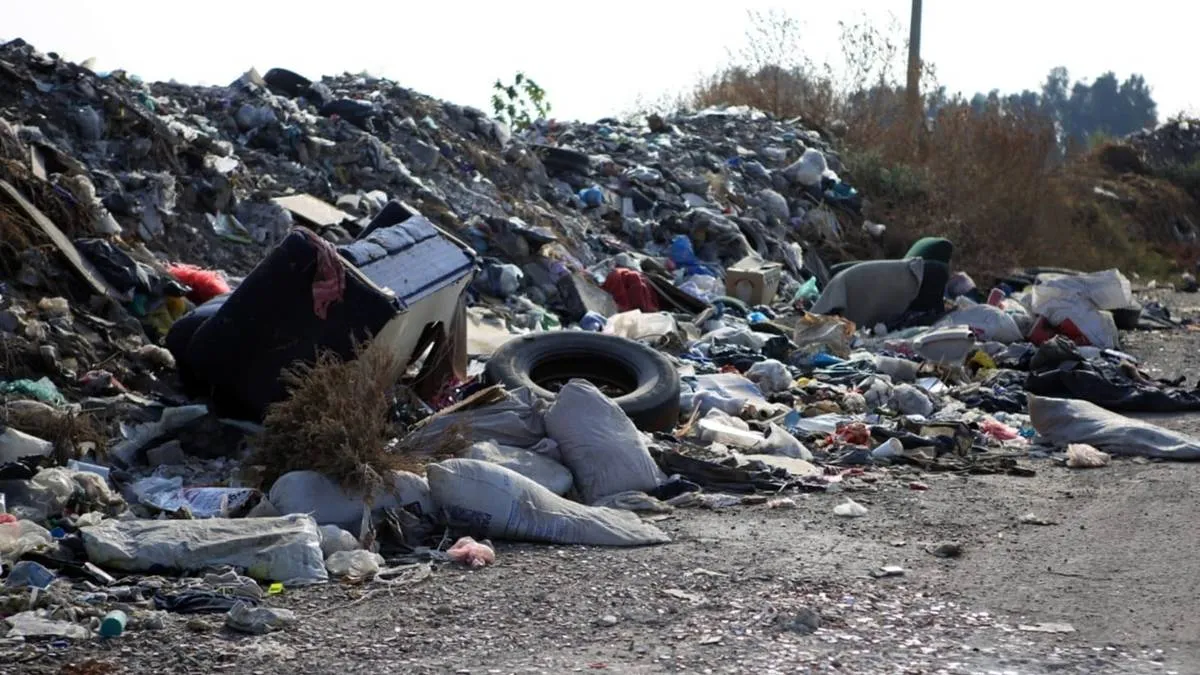 Proponen imponer trabajo social a quien reincida en tirar basura en Edomex