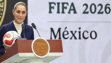 Sheinbaum analiza viajar en diciembre a EU para el sorteo del Mundial 2026 y detalla las obras en sedes mexicanas rumbo al torneo.