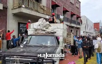 Recolectores de basura bloquean vialidades de Ixtapaluca, denuncian corrupción