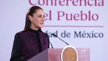 Claudia Sheinbaum descartó la salida de Zoé Robledo de la dirección general del IMSS, pese al rechazo de los trabajadores al aumento salarial propuesto.