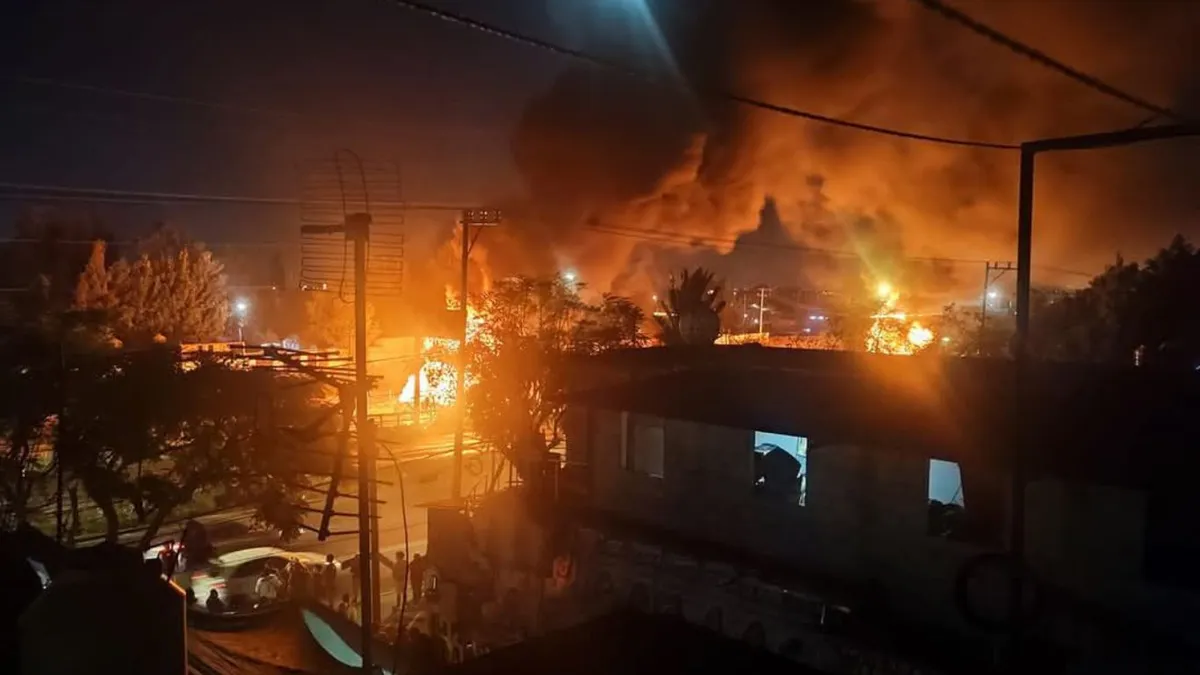 Combaten incendio en los respiraderos de Río de los Remedios