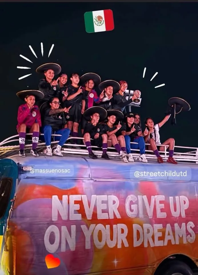 U2 sorprende en Texcoco durante la final de la Street Child World Cup 2026
