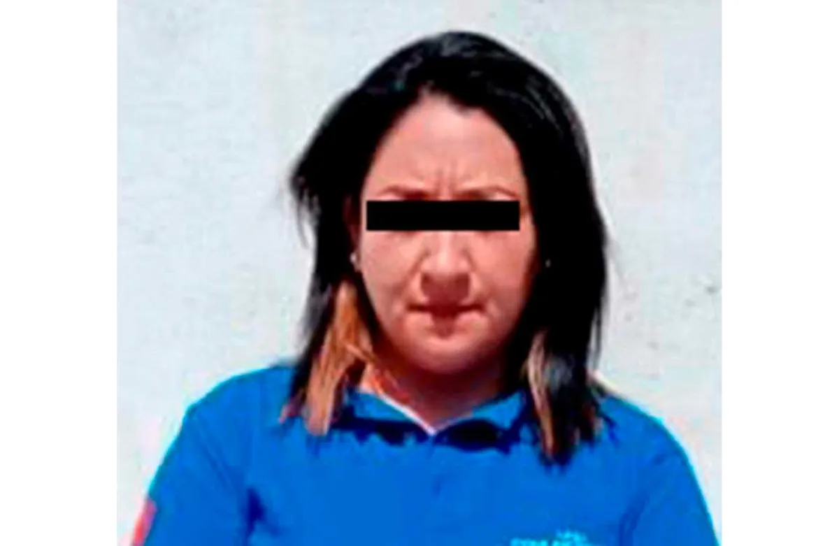 Mujer deenida