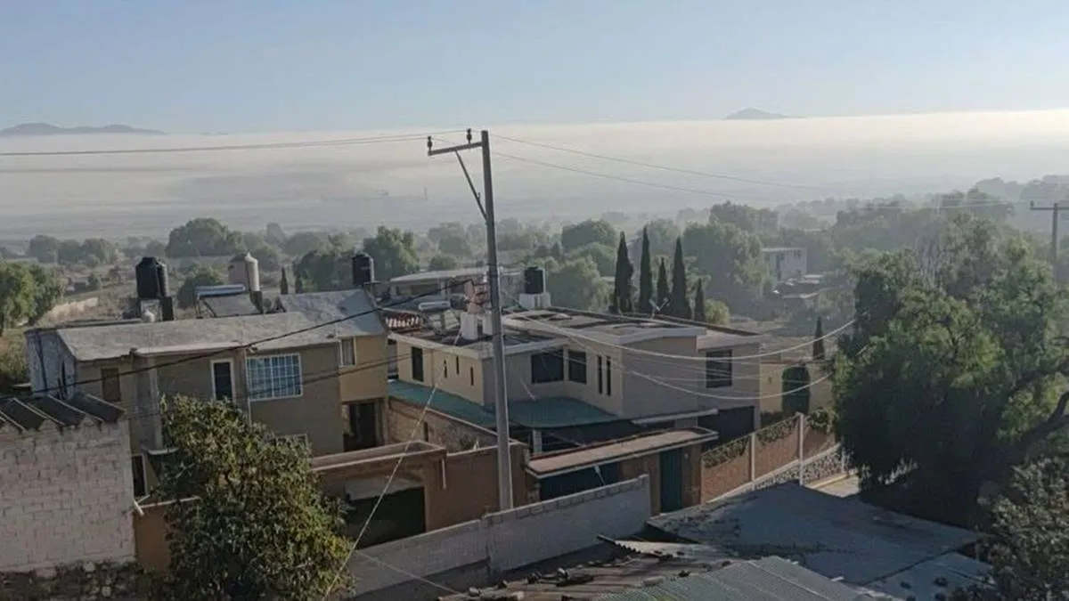 Contaminación por incendio en fabrica de Hidalgo se extiende al Edomex