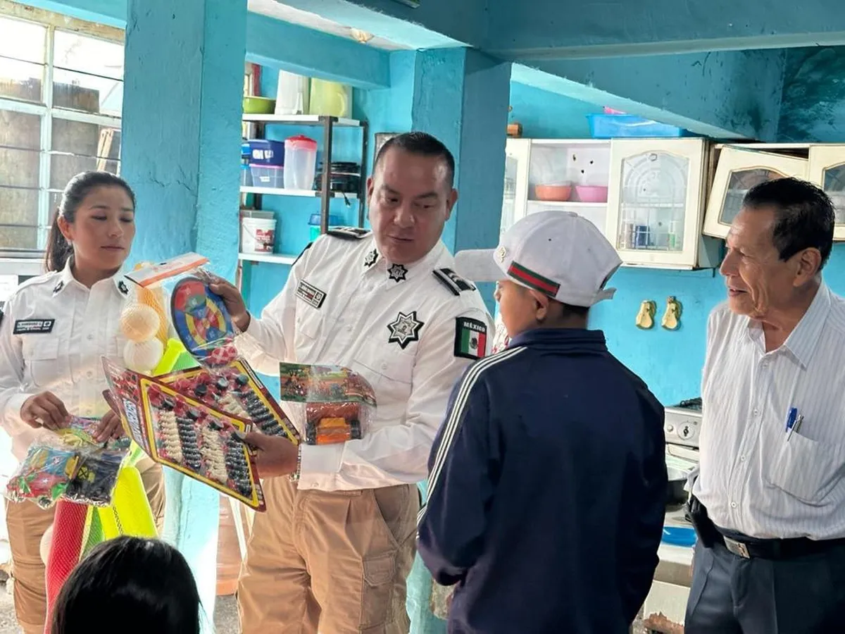 Nezahualcóyotl: Policías municipales llevan alegría a niños
