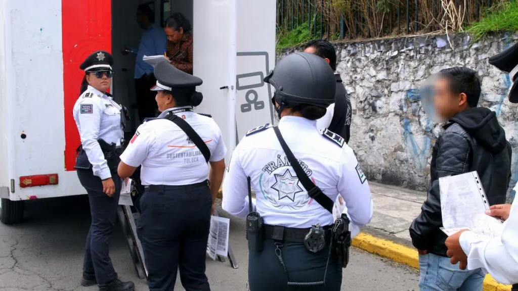 Mano firme de Ricardo Moreno con el transporte público