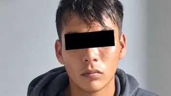 Policías de la SSC detuvieron a un joven de 20 años por robo de celular en la colonia Agrícola Oriental, alcaldía Iztacalco.