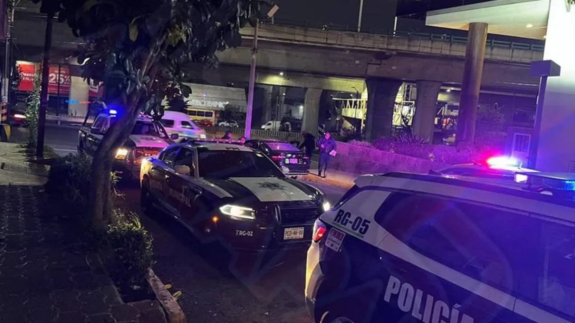 Tlalnepantla: Matan a un hombre a balazos dentro de un auto negro