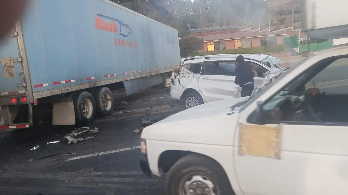 Fuerte choque en Atlacomulco moviliza a cuerpos de emergencia