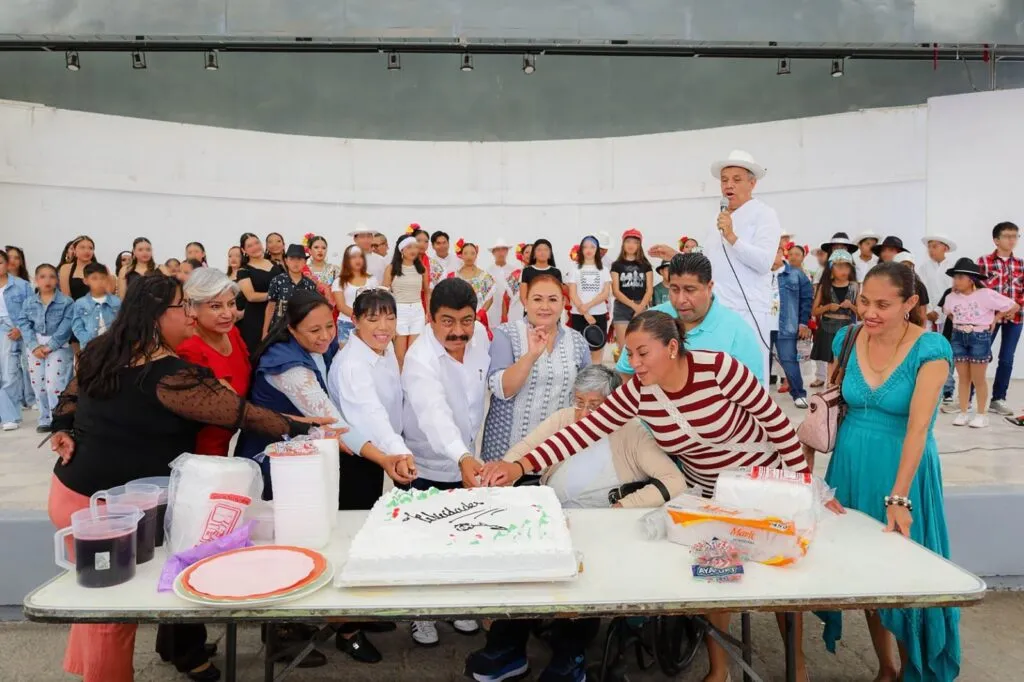 Gobierno de Texcoco rinde homenaje a la Compañía de Danza Convergencias por 46 años