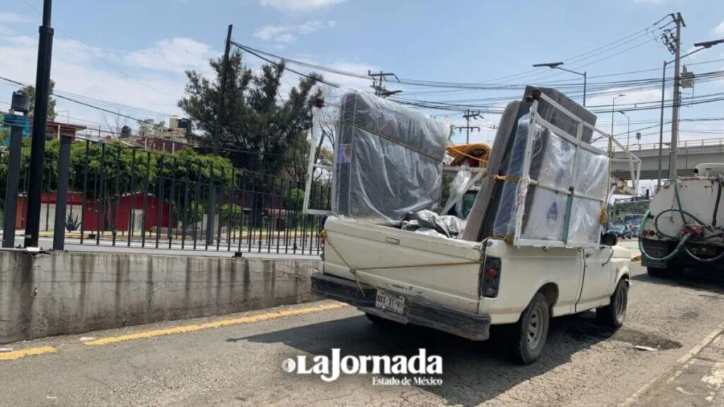 Ecatepec: Persisten invasiones al carril del Mexibús