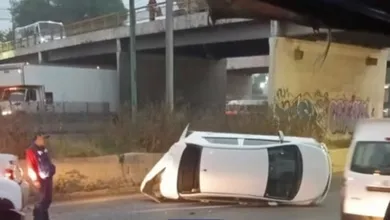 Alerta vial por volcadura sobre la autopista México-Querétaro.