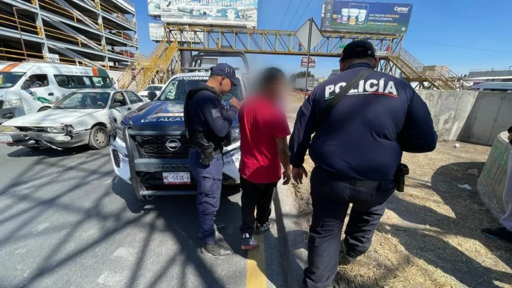 Hombre intenta arrojarse de torre en Ecatepec y las autoridades lo rescatan [VIDEO]