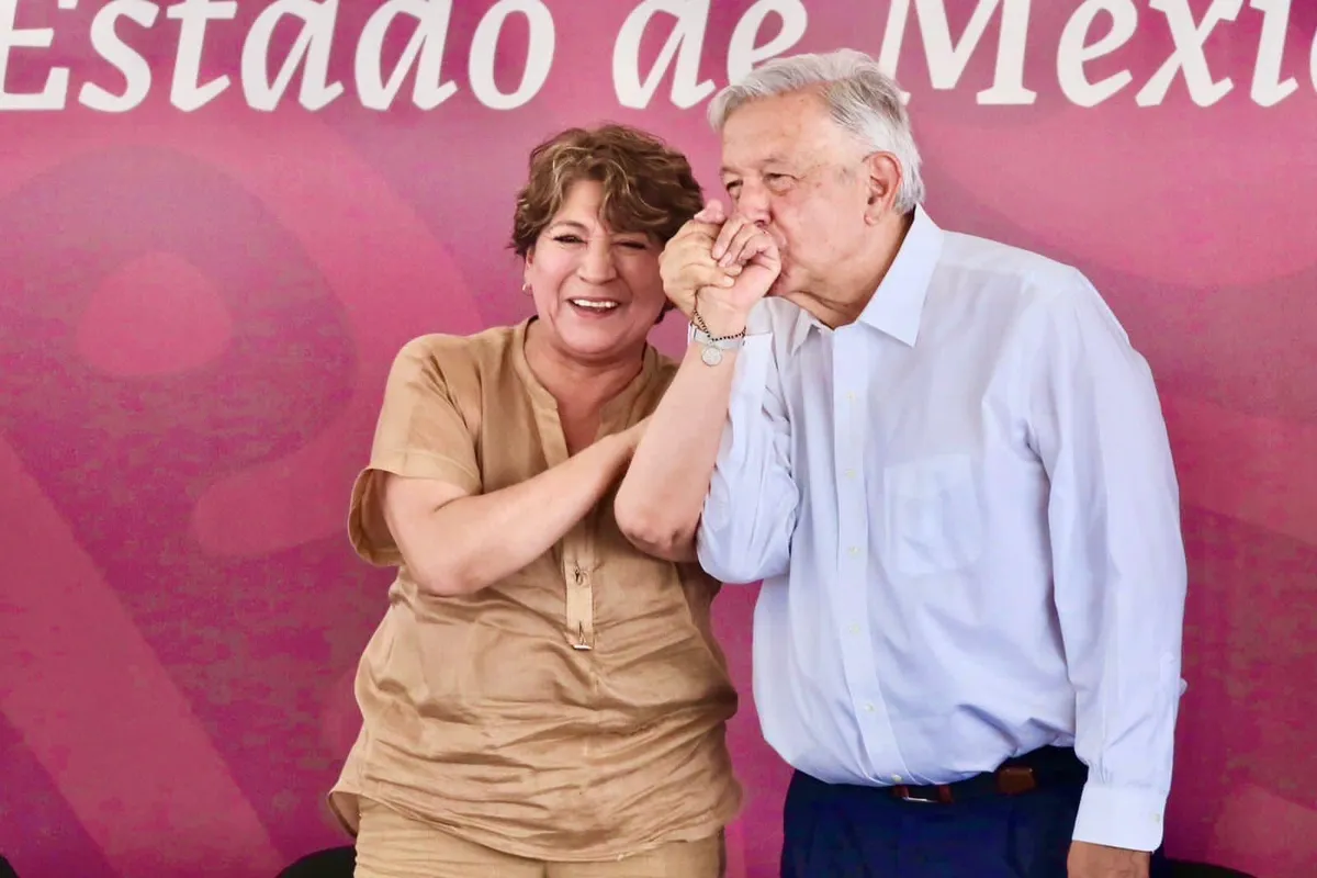 AMLO besa mano a gobernadora y alcaldesa de Texcoco tras polémica generada en Tecámac