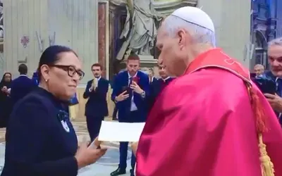 Papa León XIV recibe carta de invitación para visitar México