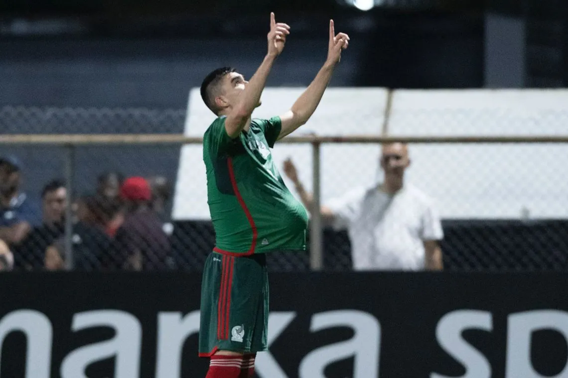 Debut agridulce para Cocca y Marcel, México gana 2-0