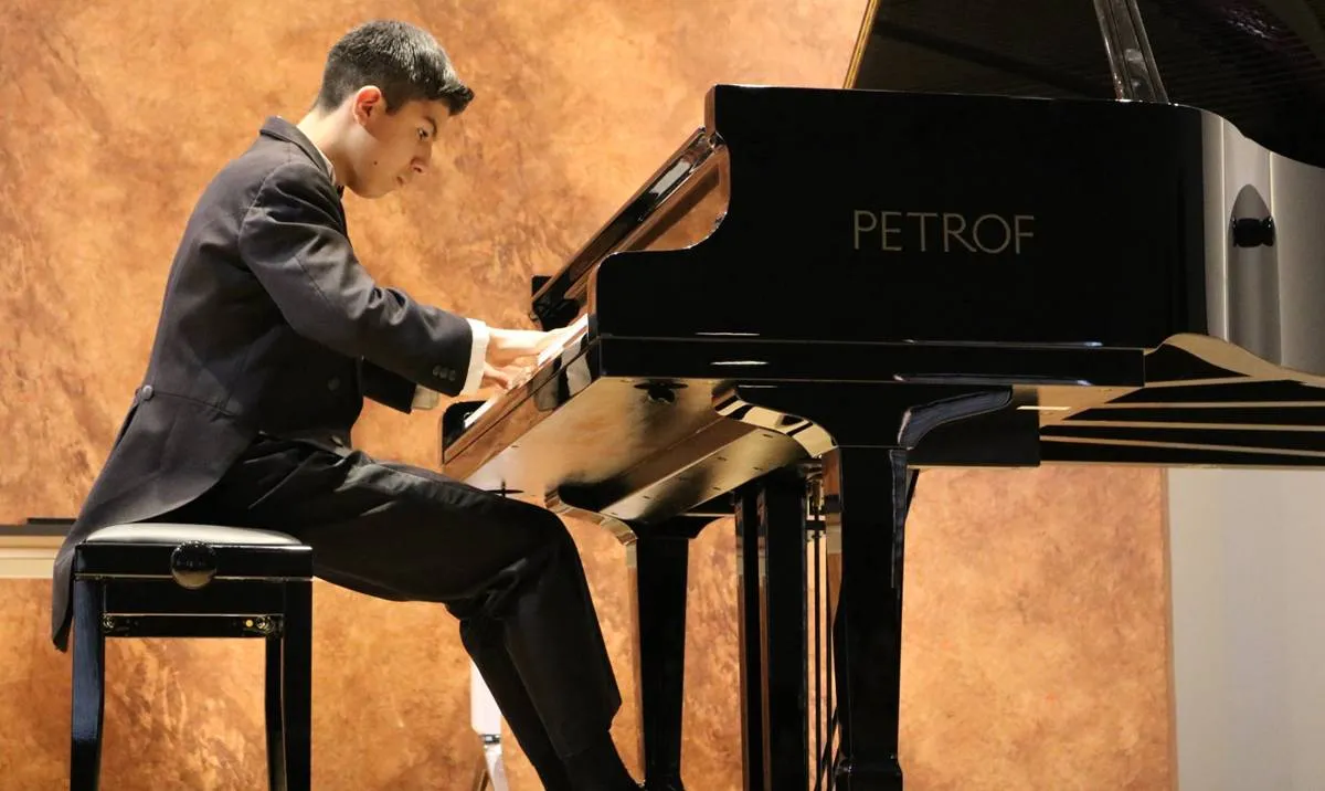 Leo Miranda, texcocano de 14 años, gana concurso nacional de piano