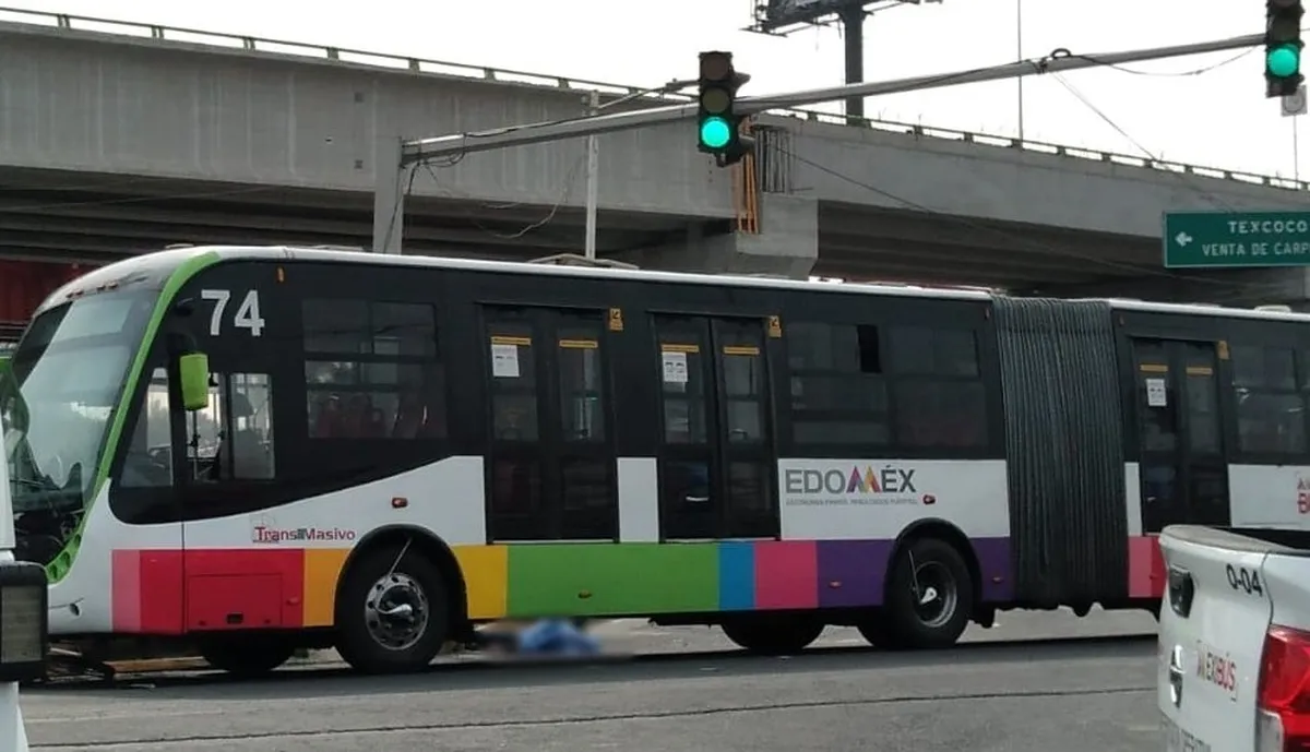 Motociclista repartidor muere arrollado por el Mexibús en Ecatepec