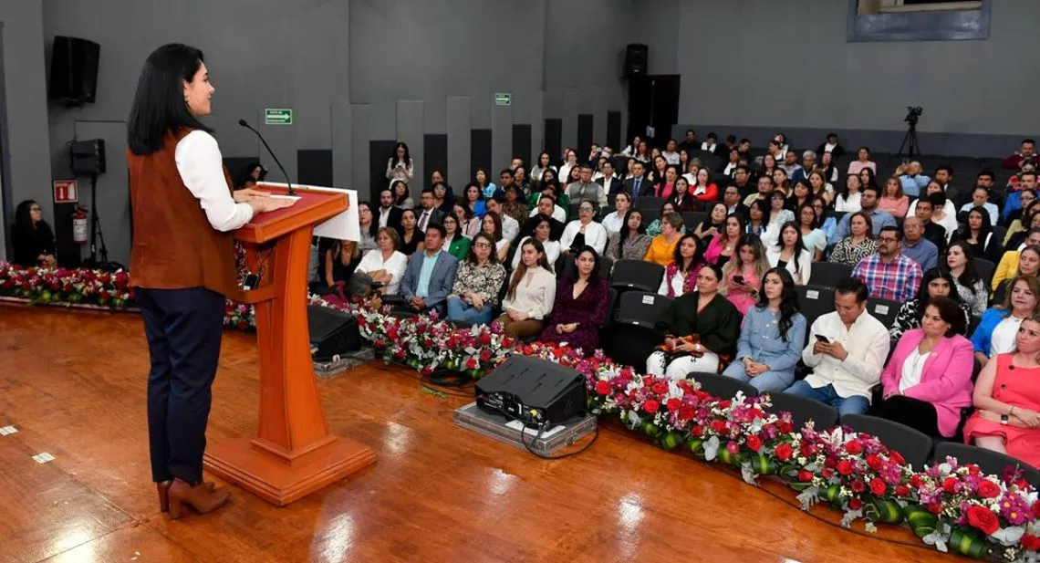 Edomex: DIFEM toma protesta a Voluntariado Estatal