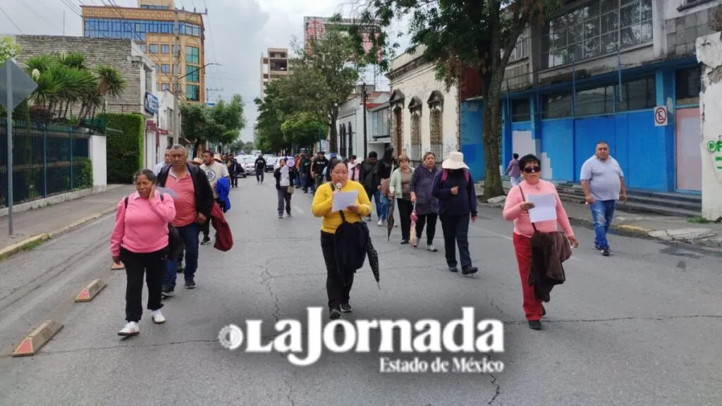 Comerciantes se manifiestan para pedir orden en Toluca hoy 10 de junio