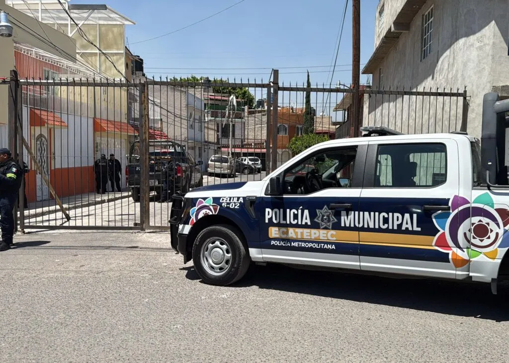 Rescatan tigre de bengala de una vivienda en Ecatepec