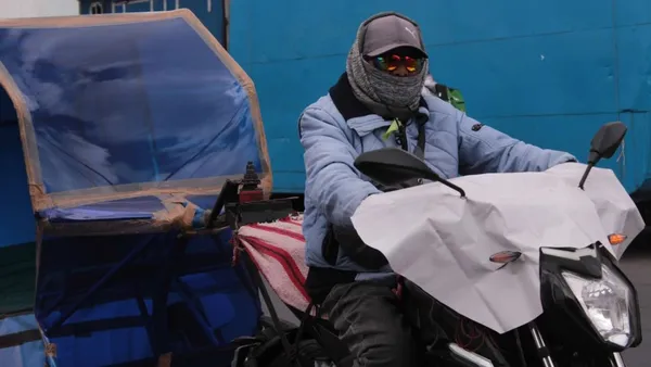 Autoridades del Estado de México y 11 alcaldes firmaron un convenio para censar y regularizar a más de 30 mil mototaxis y bicitaxis en la región oriente.