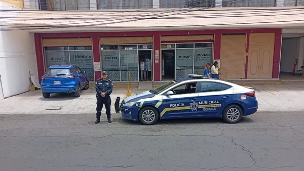 Toluca: Resguardan oficinas del INE para el traslado de boletas electorales