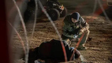 Migrante es detenido tras intentar cruzar y caer del muro fronterizo de Tijuana. Esto sabemos