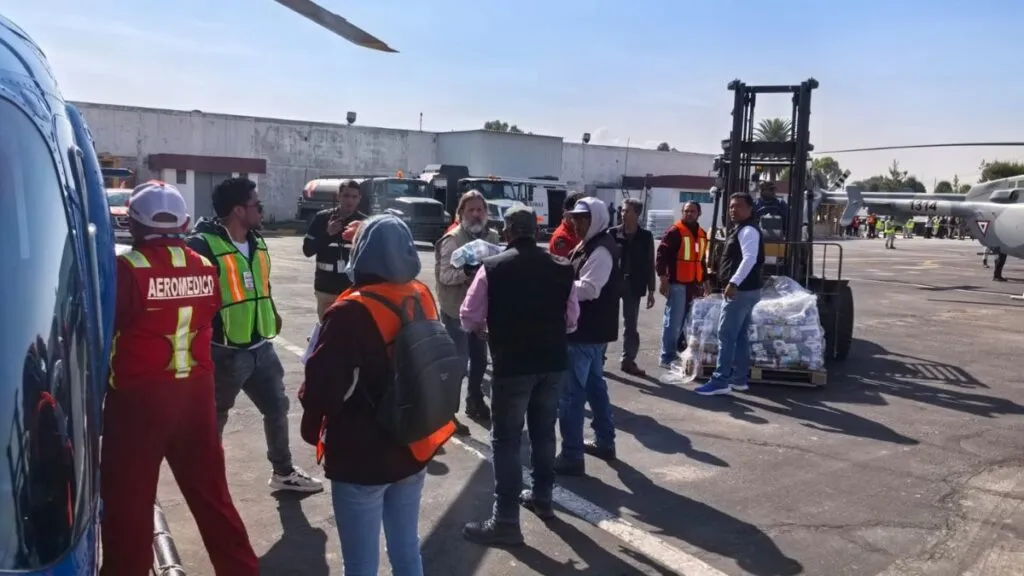 Con traslados aeromédicos, Grupo Relámpagos del Edomex distribuye ayuda a afectados por las lluvias en Hidalgo