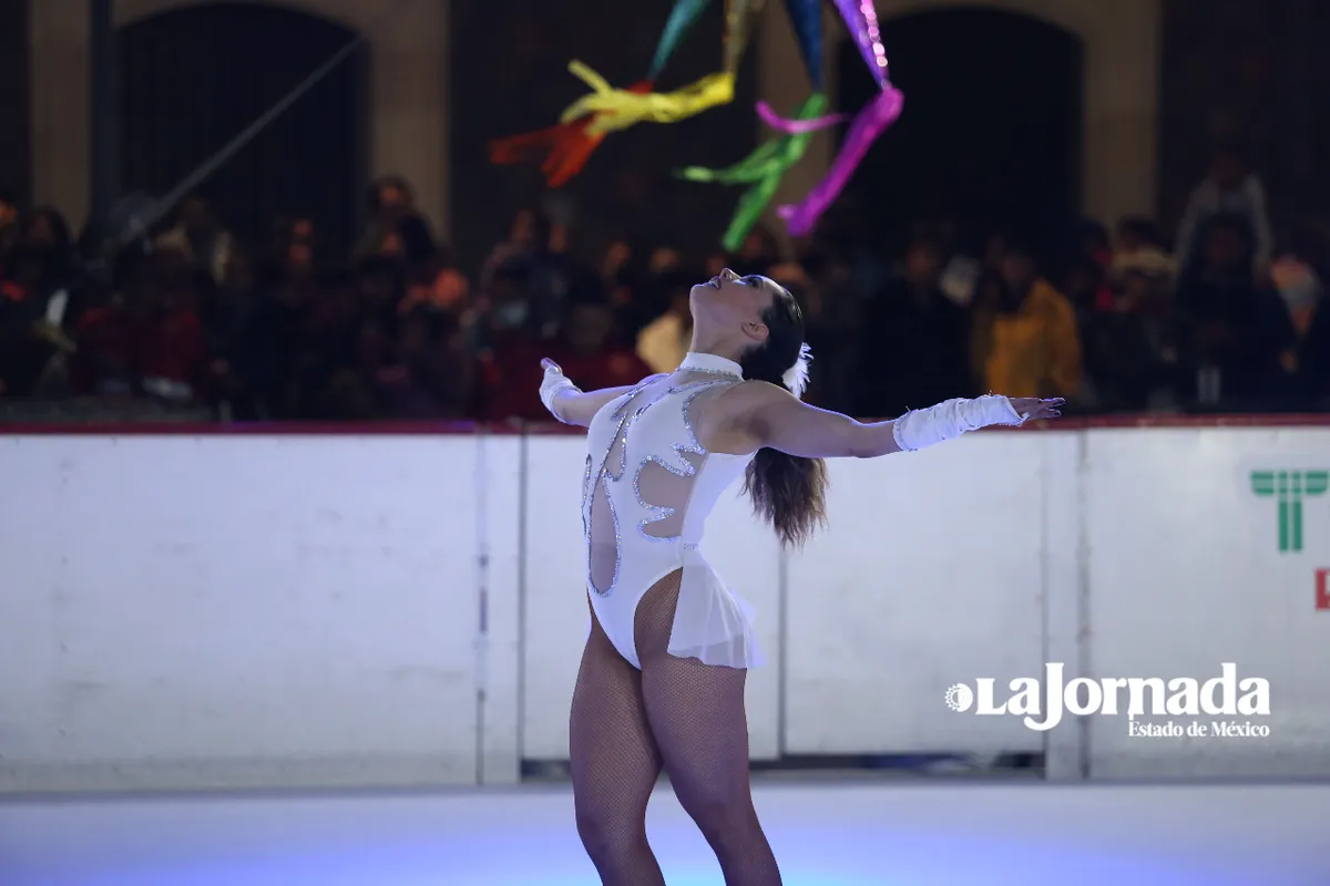 Desde hoy y hasta el 8 de enero podrás disfrutar de la pista de hielo en Toluca