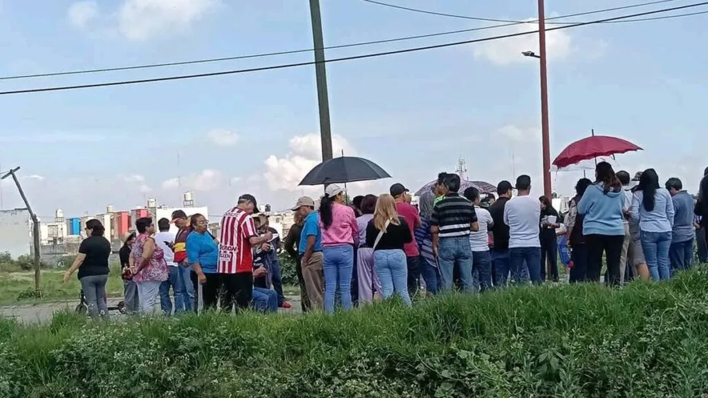 Vecinos de Chicoloapan sin agua desde hace más de un mes