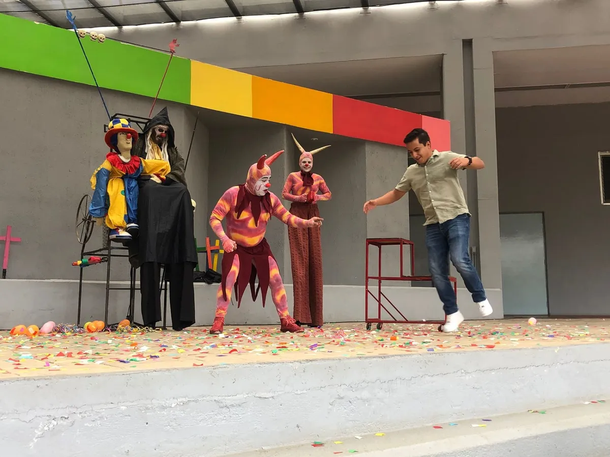 “Cornisa 20” presenta su espectáculo “Adiós payaso”