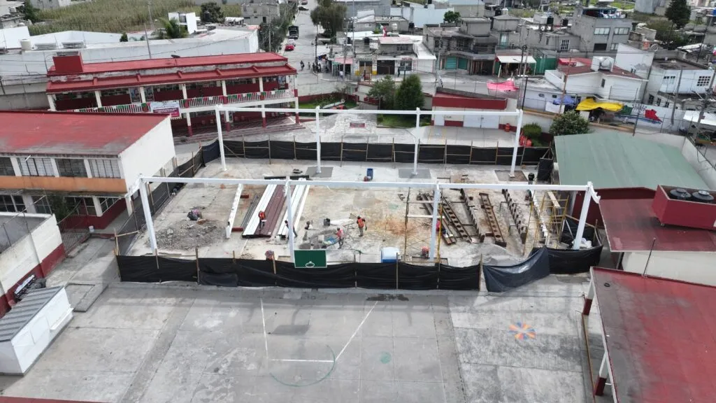 Protege Ricardo Moreno a cerca de 8 mil alumnos de Toluca con 10 nuevas techumbres escolares