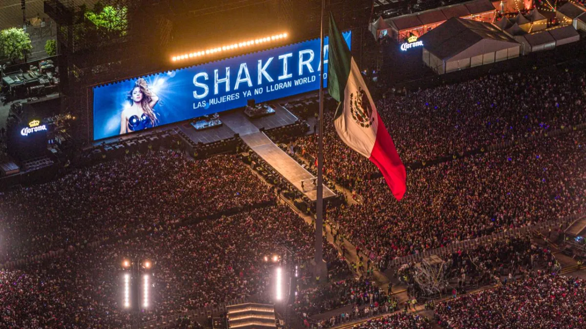 Shakira en el Zócalo reunió a 400 mil personas. Sheinbaum celebró el concierto que abarrotó el corazón de la CDMX.