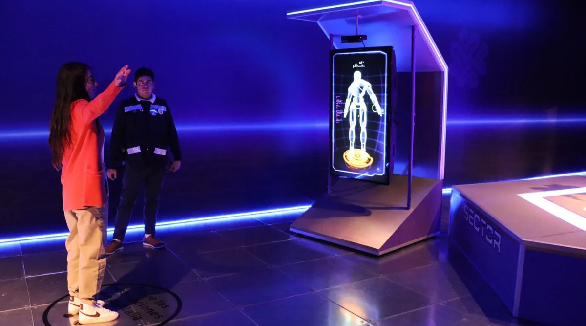 Centro Tolzú inaugura exposición; “Robots, diseñando el futuro”