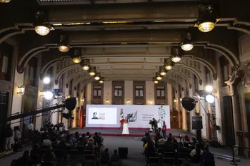 La presidenta Claudia Sheinbaum durante su conferencia matutina sobre la atención a familiares de desaparecidos.
