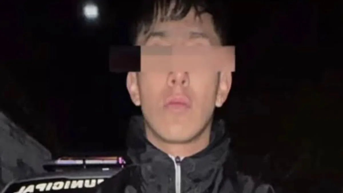 El joven identificado como Brando “N”, aseguró al momento de su detención pertenecer a un grupo criminal, aparentemente para intimidar a los policías.