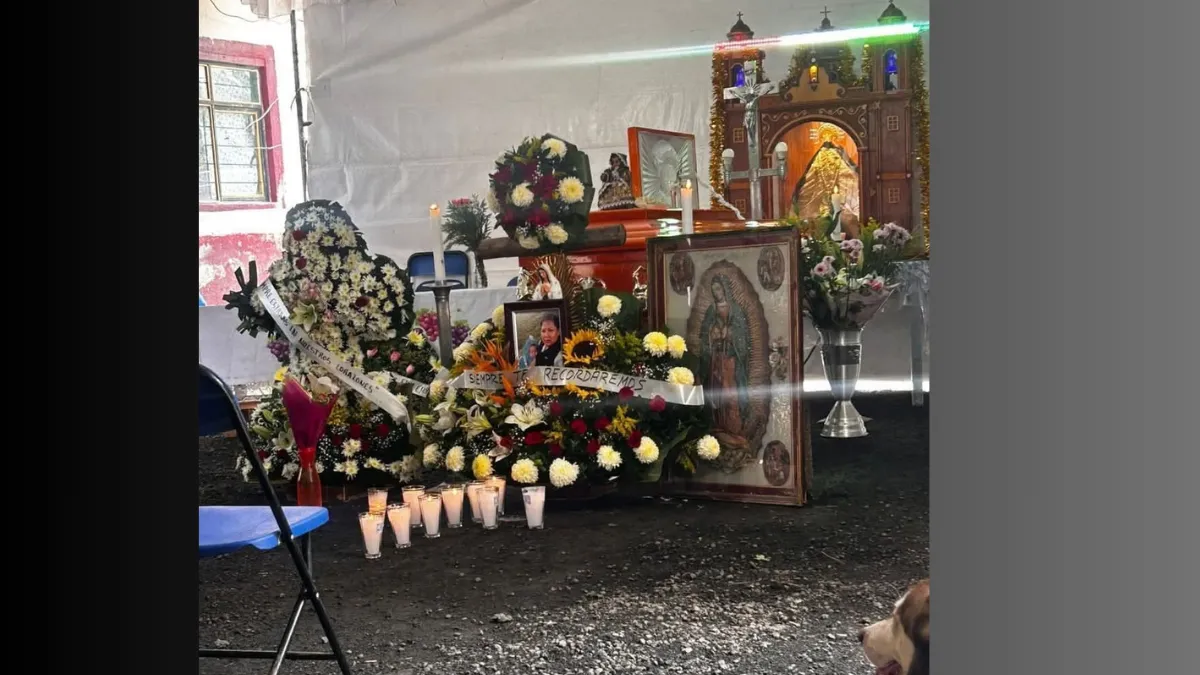 Abuelita heroína es despedida en Los Reyes La Paz