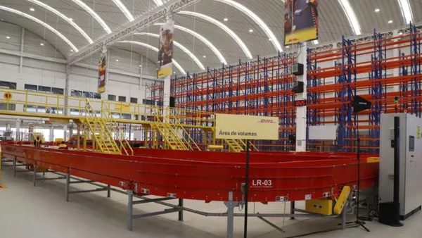 Sheinbaum defiende el traslado del transporte de carga al AIFA por razones de seguridad y saturación del AICM.