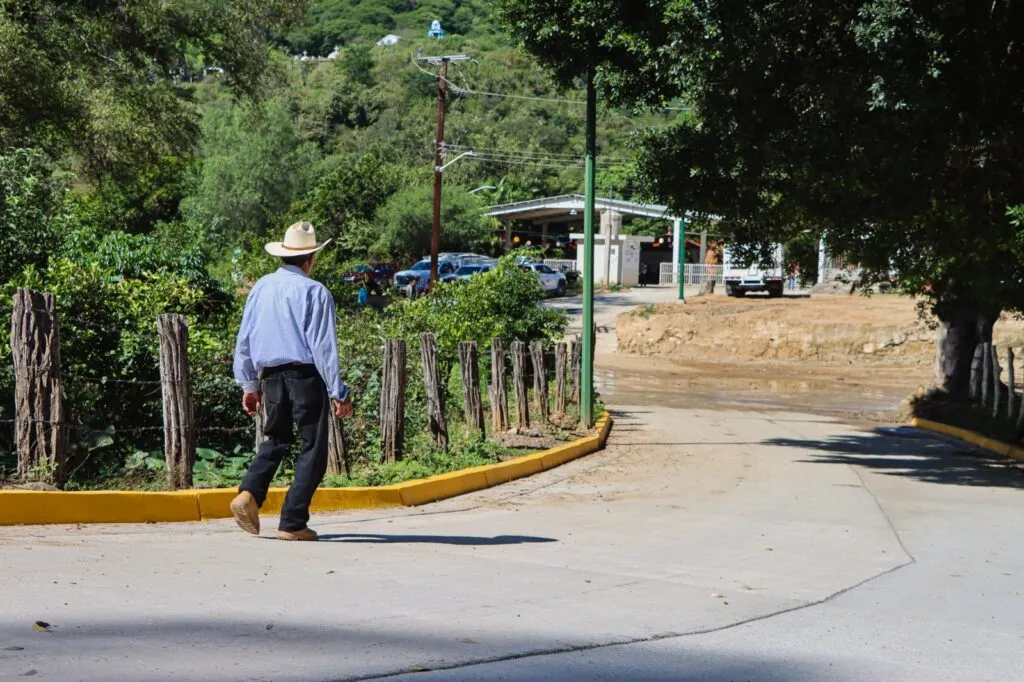 José Paz López entrega obras por 3.4 mdp en Santiago de los Caballeros y alista programa invernal en Badiraguato