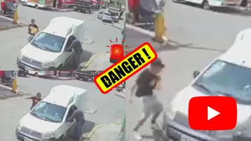 Momento en que un vendedor ambulante ataca con un cuchillo a un joven tras negarse a comprarle dulces en Chicoloapan.