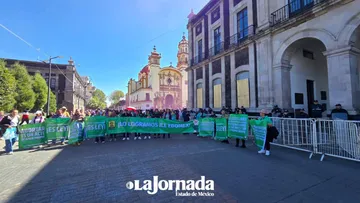 [VIDEO] Manifestantes en favor del aborto cierran calles frente al Palacio Municipal de Toluca